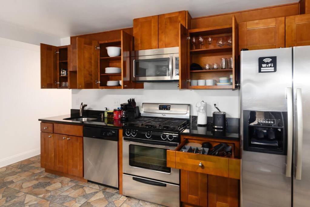 Upscale 2br With Patio Appartement