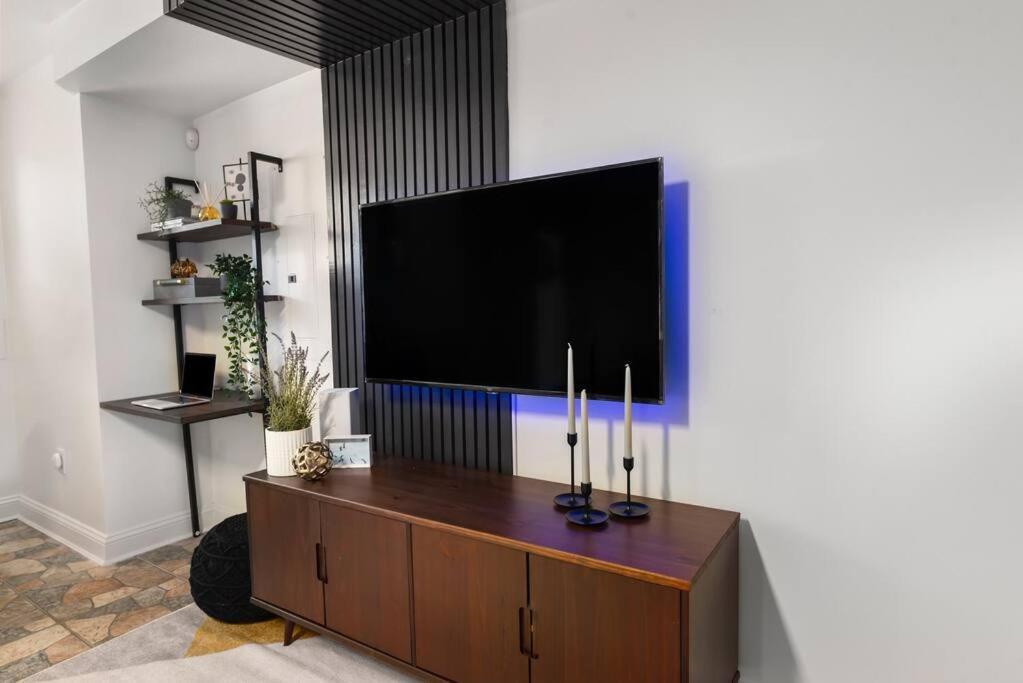 Upscale 2br With Patio