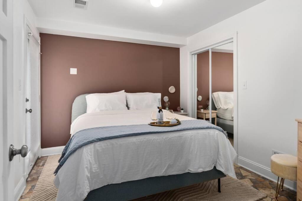 Upscale 2br With Patio